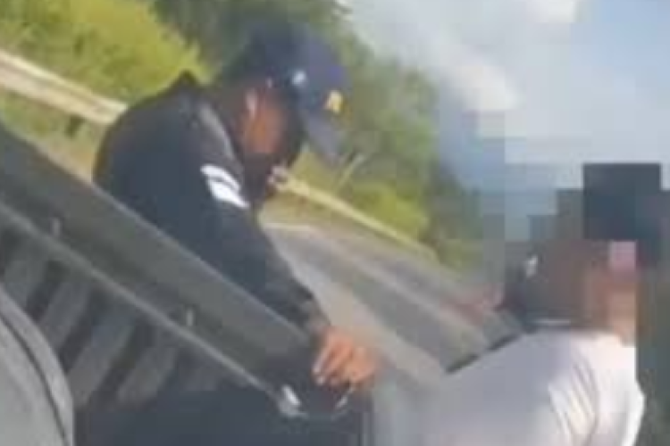 Enlace Vídeo Policia de Guatemala Completo Captado por la cámara cometiendo un acto indecente claramente en las cámaras de seguridad