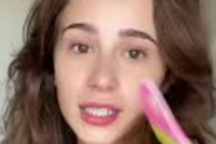 La Vidéo de XXX Carla Poquin devient Virale sur Médias Sociaux, Un Clip très Excitant