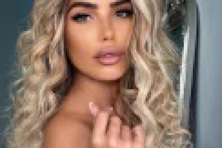 Qui est Manon Tanti ? Influenceuse phénoménale au visage audacieux et à la peau exotique