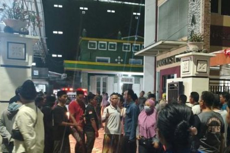 Petaka Makan Bergizi Gratis di Sidoarjo, 500 Santri Ponpes Manbaul Hikam Keracunan Massal