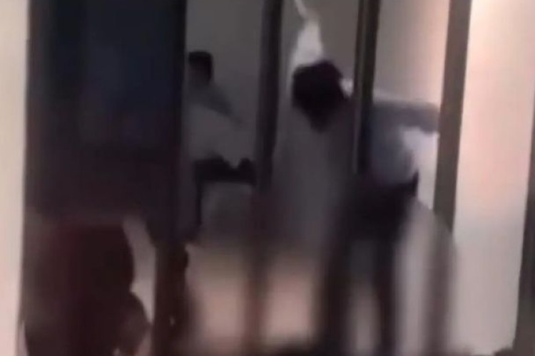 Heboh Pria Dicambuk Pakai Selang di KPPG Bogor Berawal dari Selisih Paham, Aparat Amankan Dua Oknum Pegawai