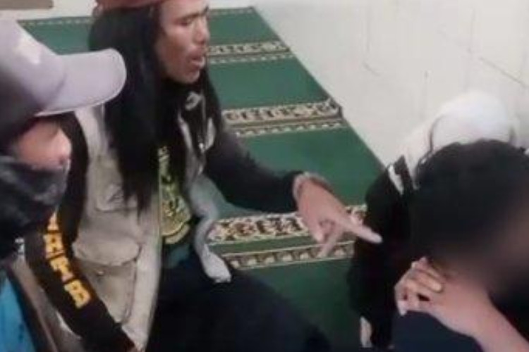 Parah! Video Siswa SMA Garut Keciduk Berbuat Mesum Di Masjid Full 23 Detik Terabox, Langsung Di Arak Warga