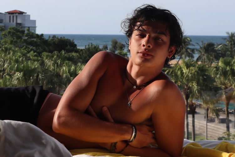 Profil dan Biodata Tristan Molina, Aktor Tampan Pemeran Jarrel di Series Secret High School