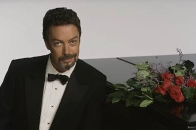 Selamat Jalan King! Aktor Legendaris Tim Curry Dikabarkan Meninggal Dunia Usai Terkena Jantung Koroner