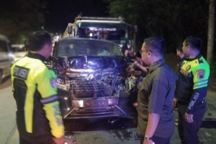 Kyai Anwar Zahid Alami Kecelakaan di Padangan-Ngawi, Kini Tengah Dirawat di Rumah Sakit Guna Penanganan Intensif