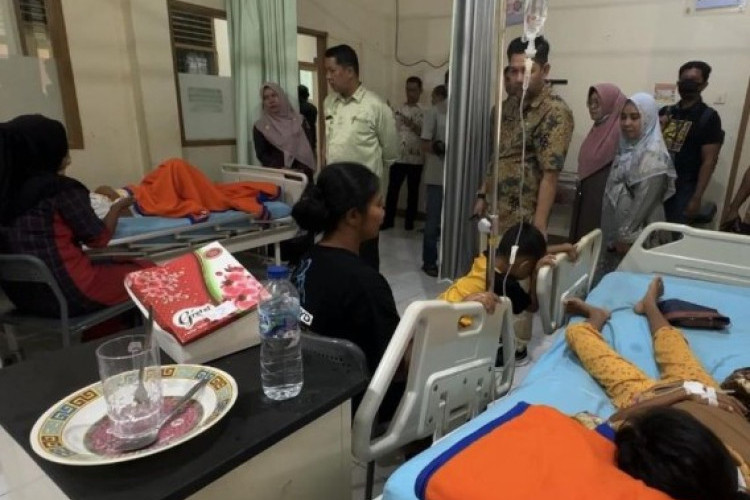 Alami Mual dan Muntah, Kasus Keracunan Massal 388 Warga di Palupuh Agam Akibat Menu MBG Telur Puyuh