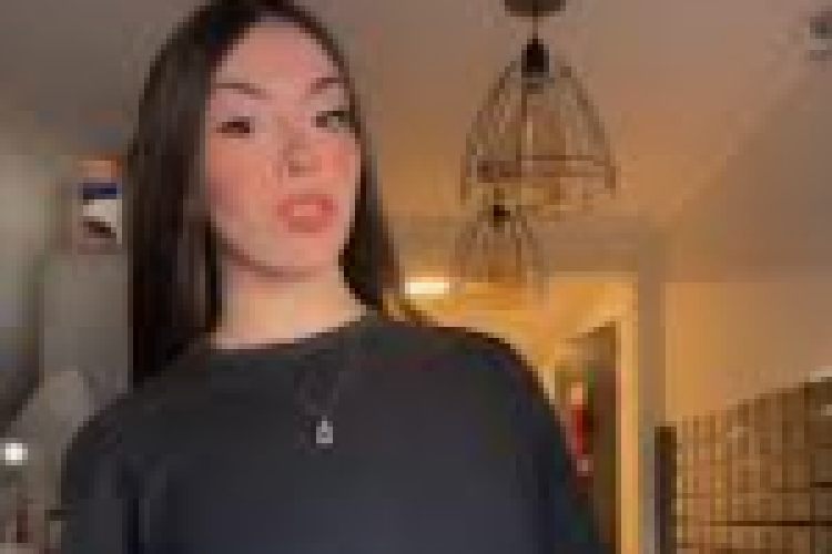 Vídeo viral de Candi Abigail en Telegram versión completa, Su cuerpo sexy y curvilíneo hace que el público sea incapaz de resistirse a sus acciones