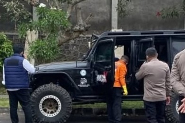 Geger Penemuan Mayat Pria Membusuk di Balik Kemudi Mobil Jip yang Terparkir di RS UMM Malang