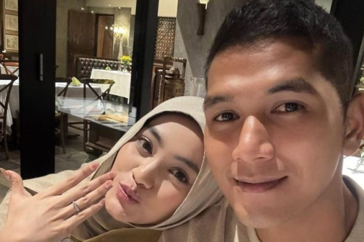 Penyanyi Eltasya Natasha Resmi Dilamar Kekasih Bagas Wahyu, Kado Terindah Ulang Tahun ke-26 yang Manis
