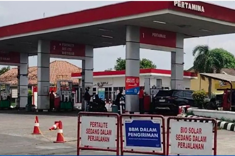 Antrian Panjang SPBU di Medan dan Manado Viral, Benarkah Pertalite Hingga Solar Mulai Langka?