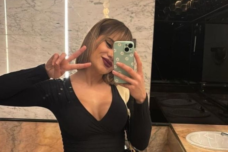 Ver Video De Carolina Cazadora Una Influencer Española Y TikToker, Se Ha Vuelto Viral Por Su Estilo Único