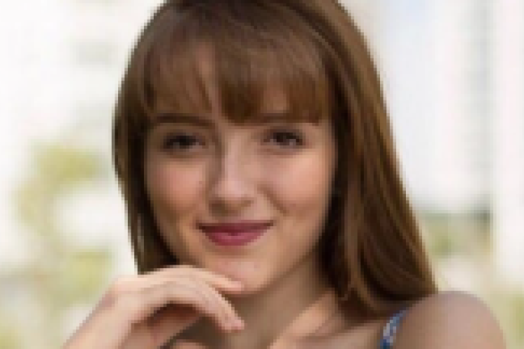 Biografía de Elaine Haro, Una bella artista de 21 años con un talento sin igual y multitud de logros