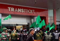 VIRAL! Ratusan Santri Demo Transmart Jember Buntut Tayangan Xpose Uncensored Soal Ponpes Lirboyo