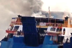HEBOH! Detik-Detik KMP Bontang Express II Terbakar di Dermaga Lanal Banyuwangi