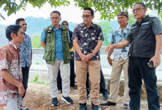 Wakil Bupati Sukabumi Kunjungi Ustadz Gunawan Tinggal di Gubuk, Salurkan Bantuan dan Mengapresiasi Keihlasannya