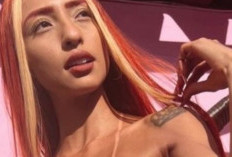 Assista Ao Vídeo Ruivinha De Marte Vazado Posta Vídeo Nu Para Mostrar Seu Bronzeado 