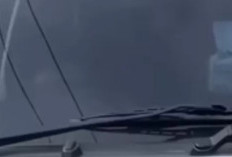 Video Viral Wanita di Aceh Diduga Mesum dalam Mobil Langsung Digrebek Warga Sampai Sang Pria Kabur