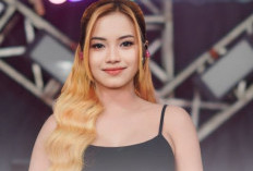 Ajeng Febria Biodata: Profil Penyanyi Dangdut Viral Asal Blitar 2026 yang Lagi Banyak Dicari