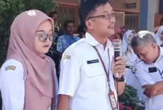 Penuh Tanda Tanya! Video Viral Guru Purbalingga Gandengan Saat Didemo Murid, Buntut Telat Input PPDS!