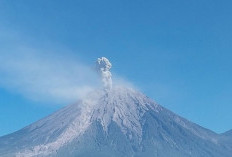Gunung Semeru Kembali Erupsi: Kolom Abu Membubung Tinggi dan Status Siaga Level III Diperketat